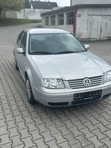 Volkswagen Bora 2.0 Auto Basis Basis - Volkswagen Bora Basis mit Benzin-Antrieb