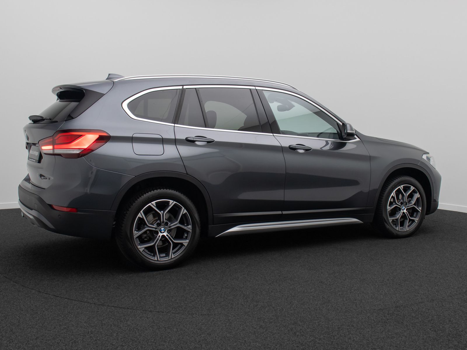 Fahrzeugabbildung BMW X1 sD18i xLine DAB Kamera HiFi Komfort Sport 18"