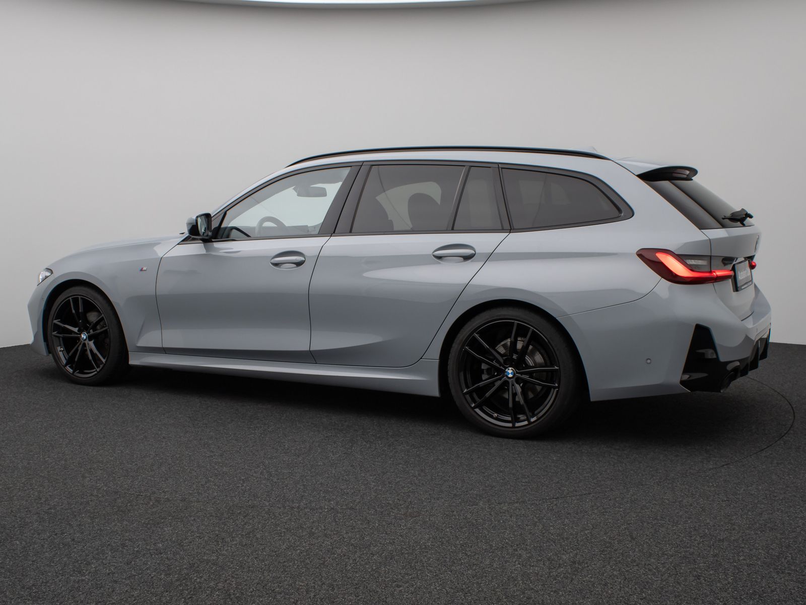 Fahrzeugabbildung BMW 320d M Sport Kamera DAB HiFi HUD Stop&Go Komfort