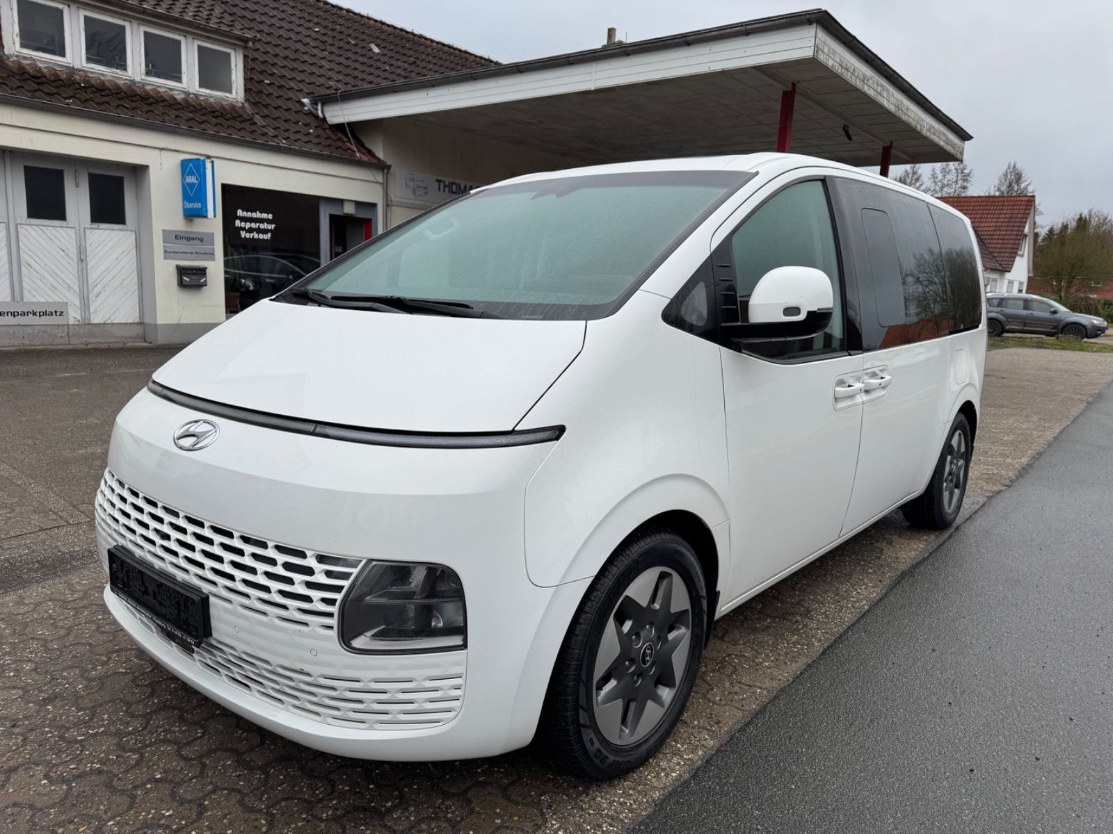 Hyundai STARIA 2.2CRDI 4WD PRIME*9-SITZ*PANO*PARK-P*AHK* imagem 2