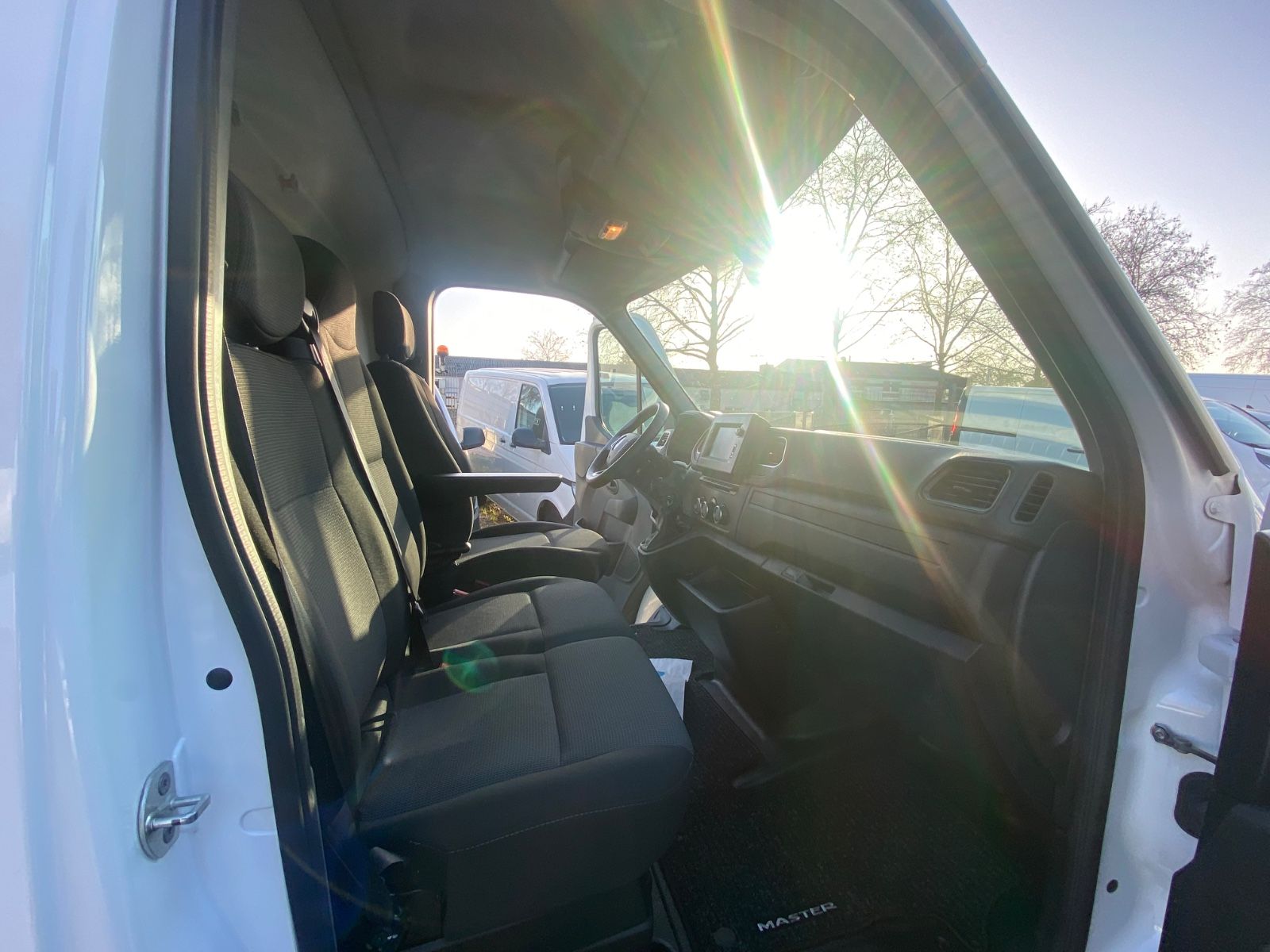 Fahrzeugabbildung Renault Master III Kasten L3H2 HKa 3,5 Komfort,NAVI,SHg