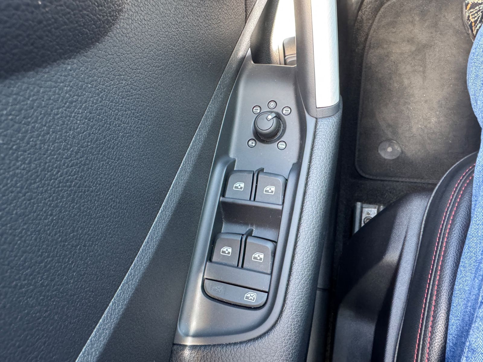 Fahrzeugabbildung Audi Q2 40 TFSI quattro S Line Leder+Navi+Panorama+LE