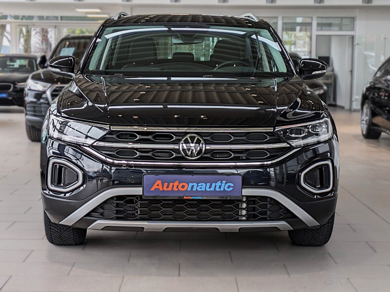 Fahrzeugabbildung Volkswagen T-Roc 2.0 TDI STYLE NAVI SHZ ACC LED CAM AHK