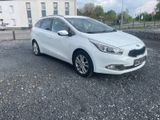 Kia cee'd Sportswagon**Navi**Rückfahrkamera** - Kia aus 2014 mit Diesel-Antrieb: Kombi, Cee D