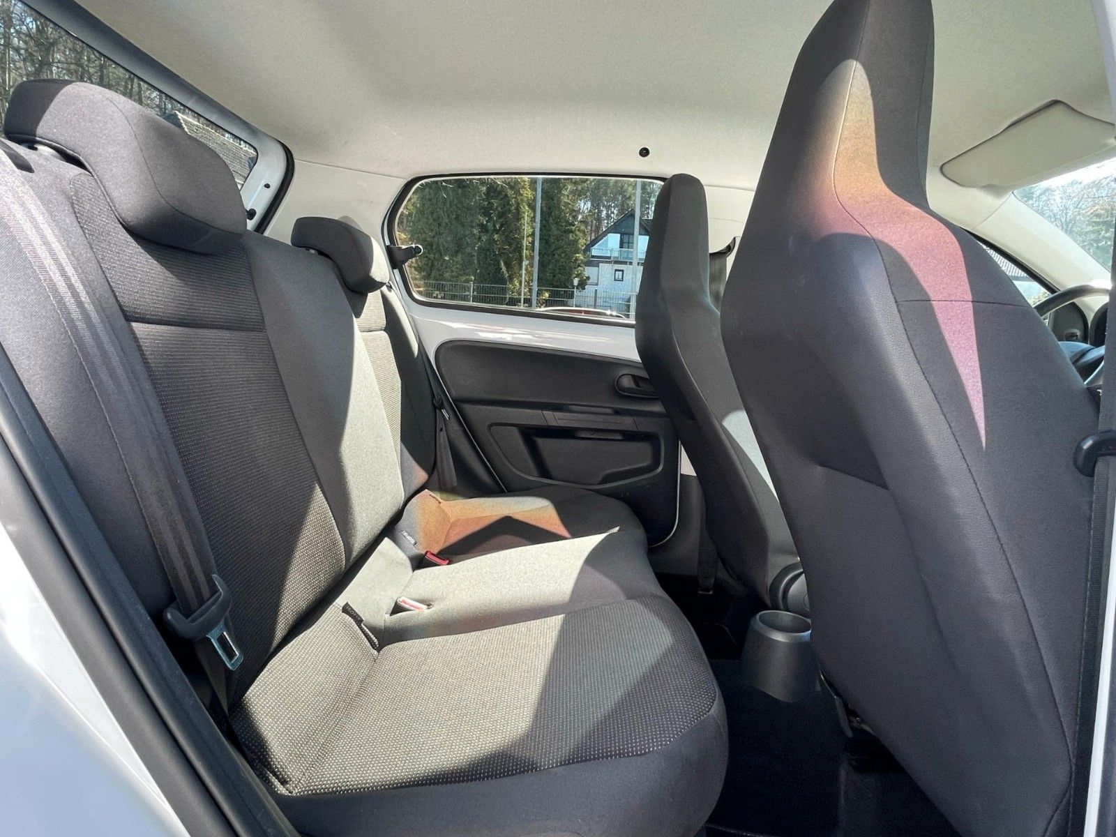 Fahrzeugabbildung Volkswagen UP! 5-TÜRIG KLIMA SOUND COMPOSITION 2.HAND