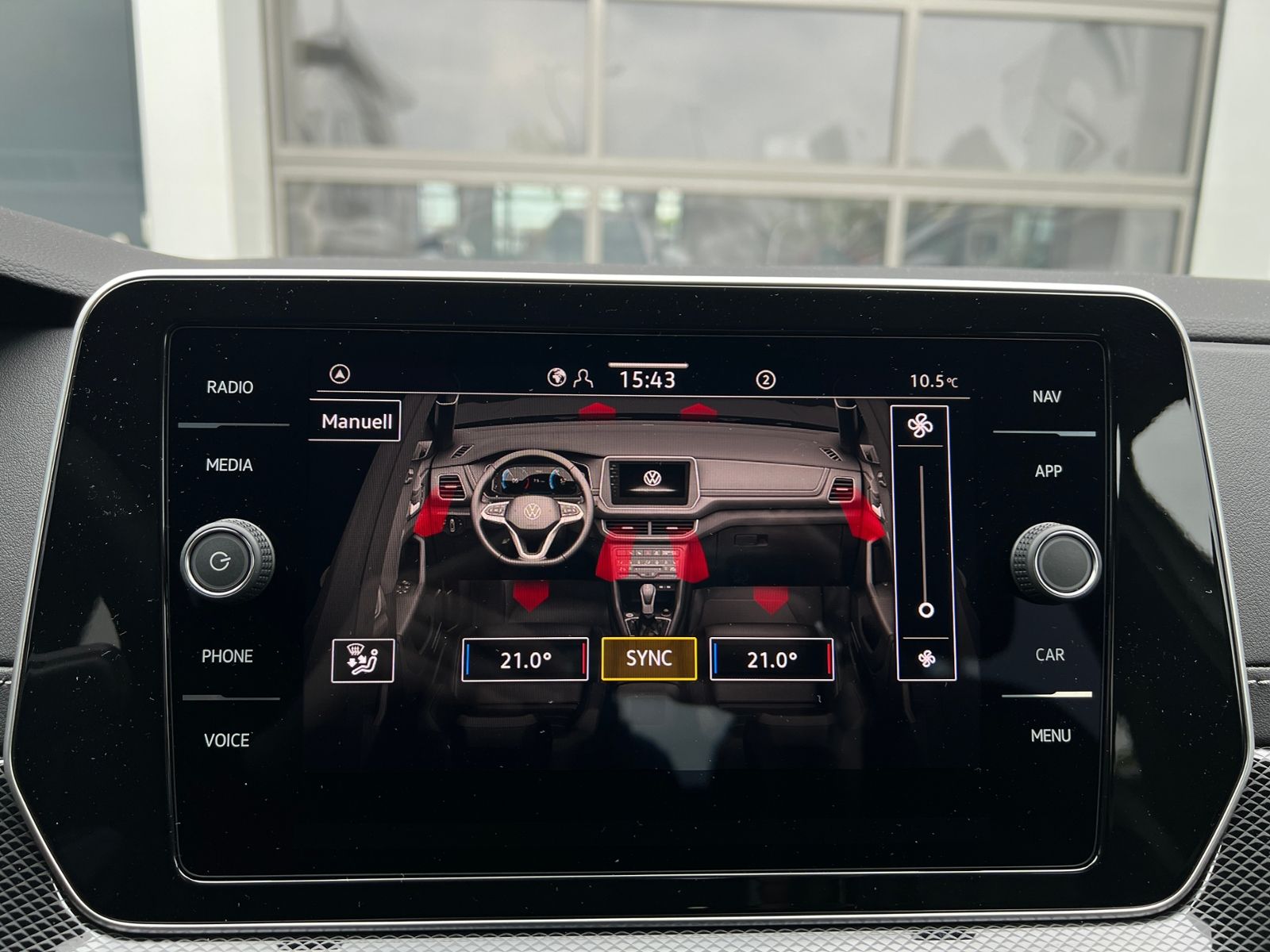 Fahrzeugabbildung Volkswagen T-Cross R-Line 1.5 TSI DSG *AHK, IQ.LIGHT, ACC,
