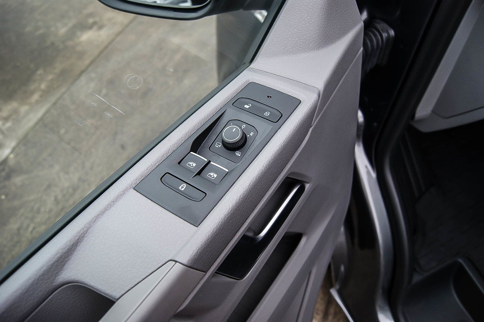 Fahrzeugabbildung Volkswagen T6.1 Caravelle 20TDI NEUWERTIG GARANTIE bis 2028