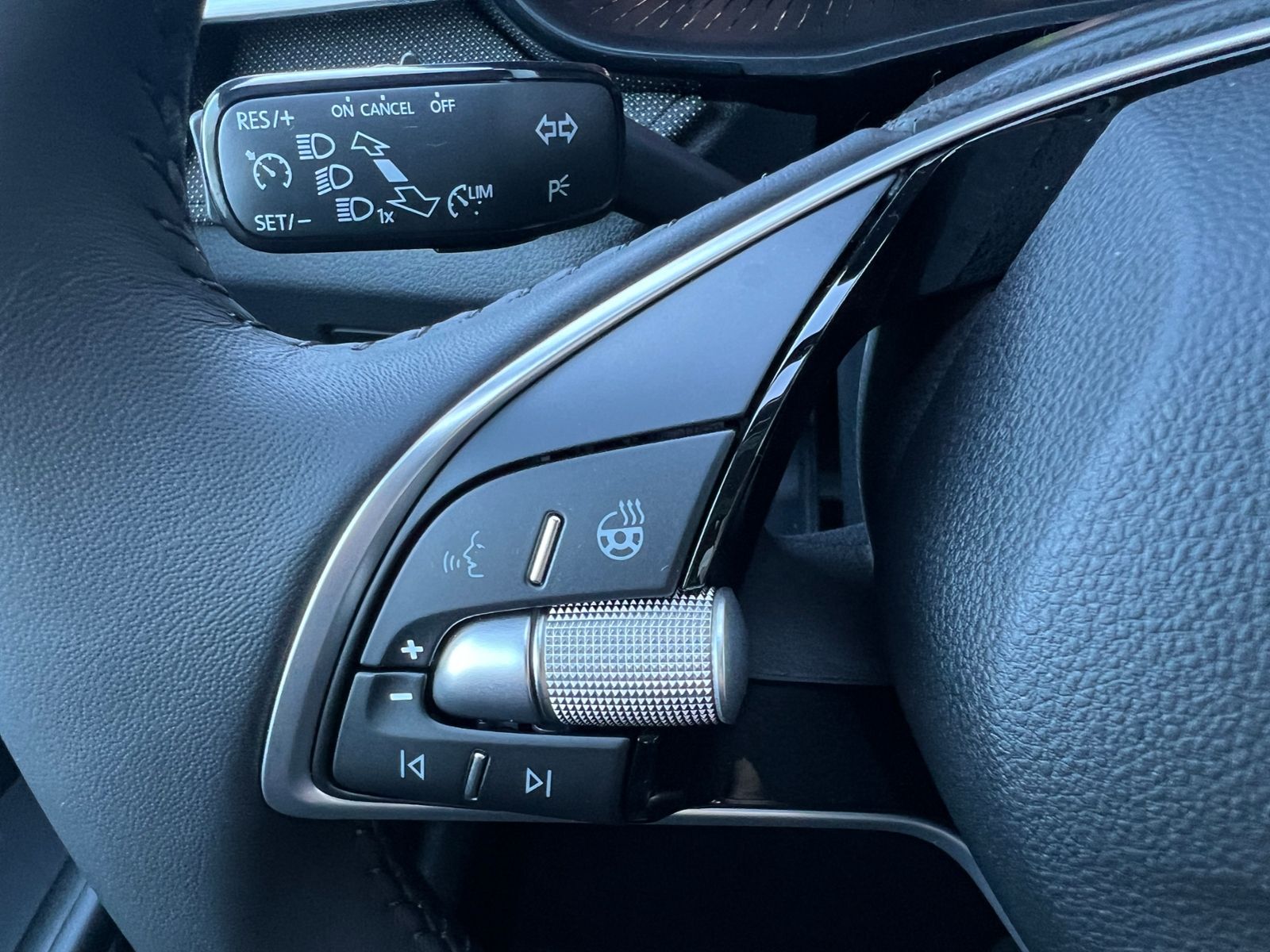 Fahrzeugabbildung SKODA Fabia Selection 1.0 TSI DSG *LED, KESSY, Rückfah
