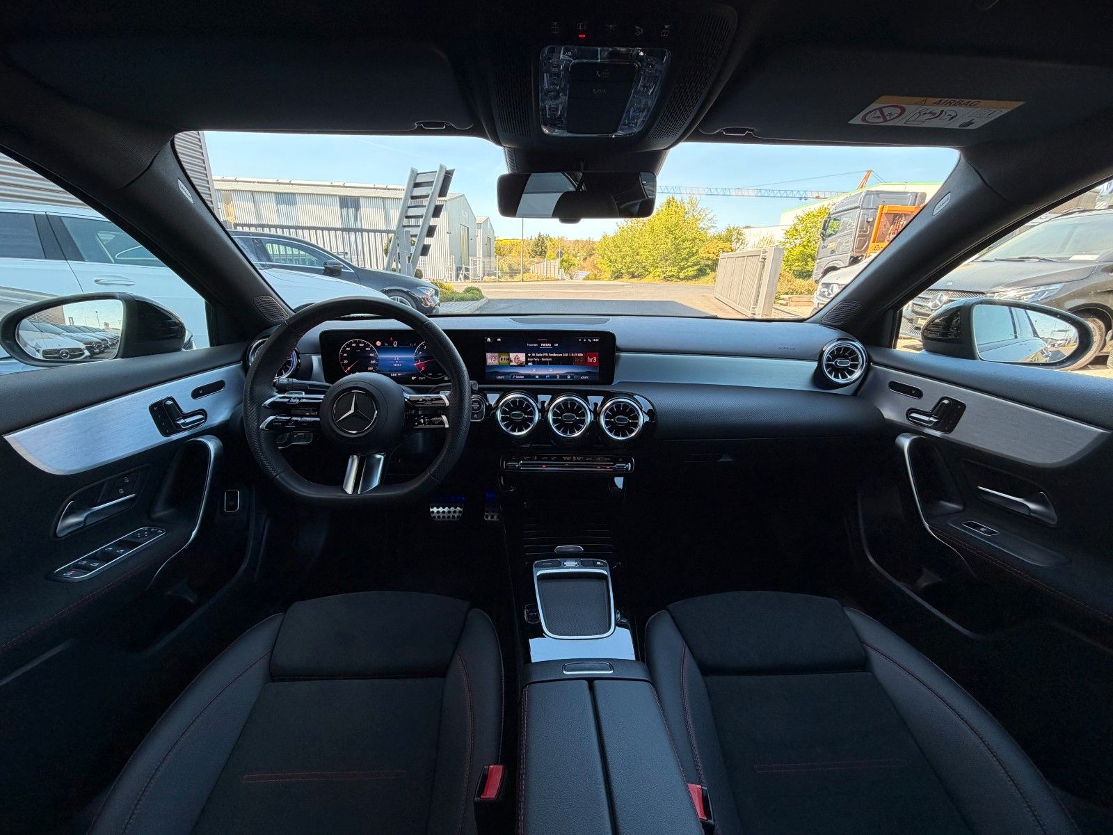 Fahrzeugabbildung Mercedes-Benz A 200 Limousine AMG NIGHT+AHK+MEMORY+360°+Ambien