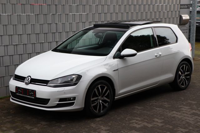 Volkswagen Golf VII Lim. 6G.+Cup+NAVI+BI-XENON+PANO+AHK BMT