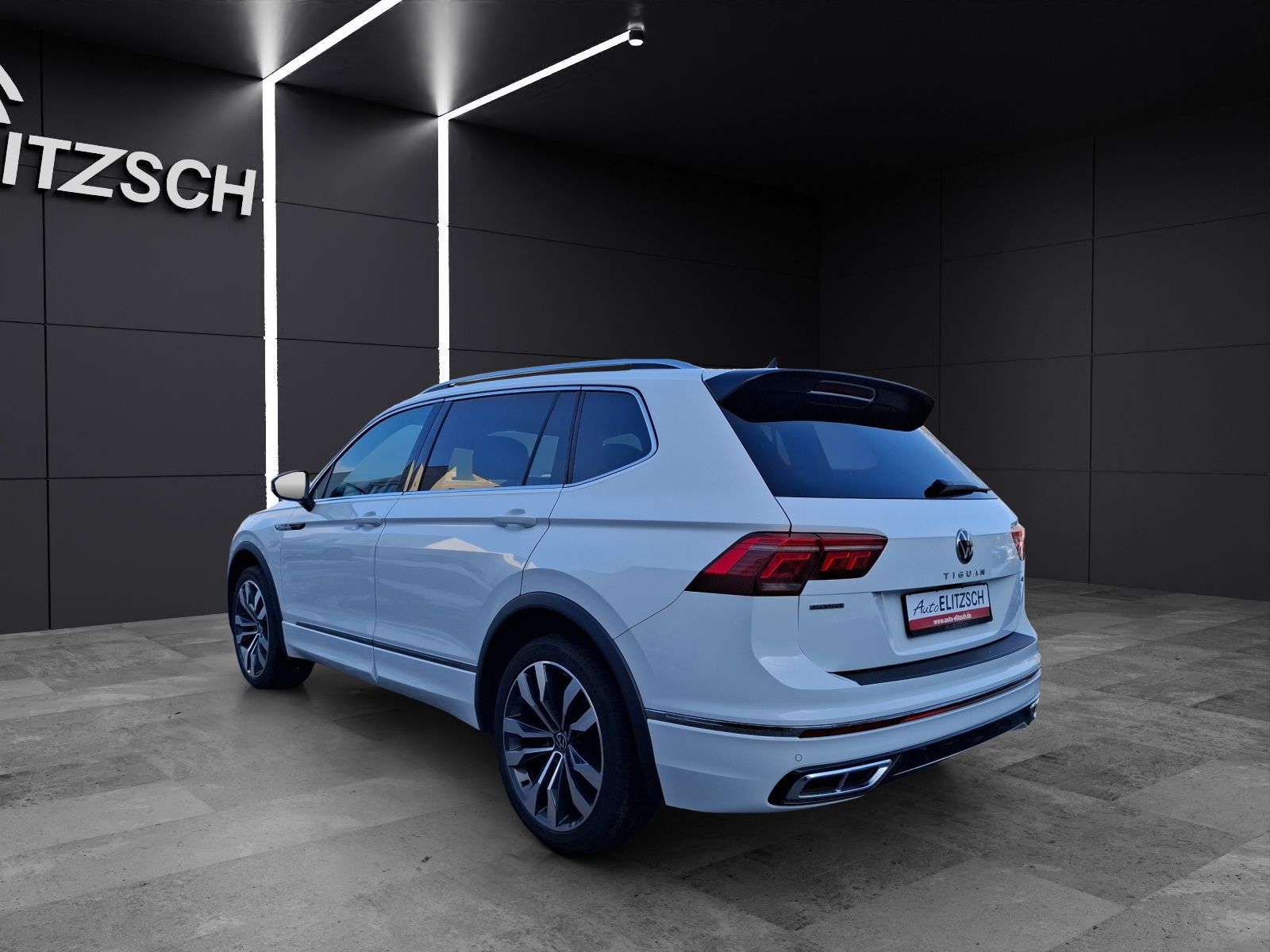 Fahrzeugabbildung Volkswagen Tiguan Allspace TSI R-Line DSG 4M Matrix Navi AI