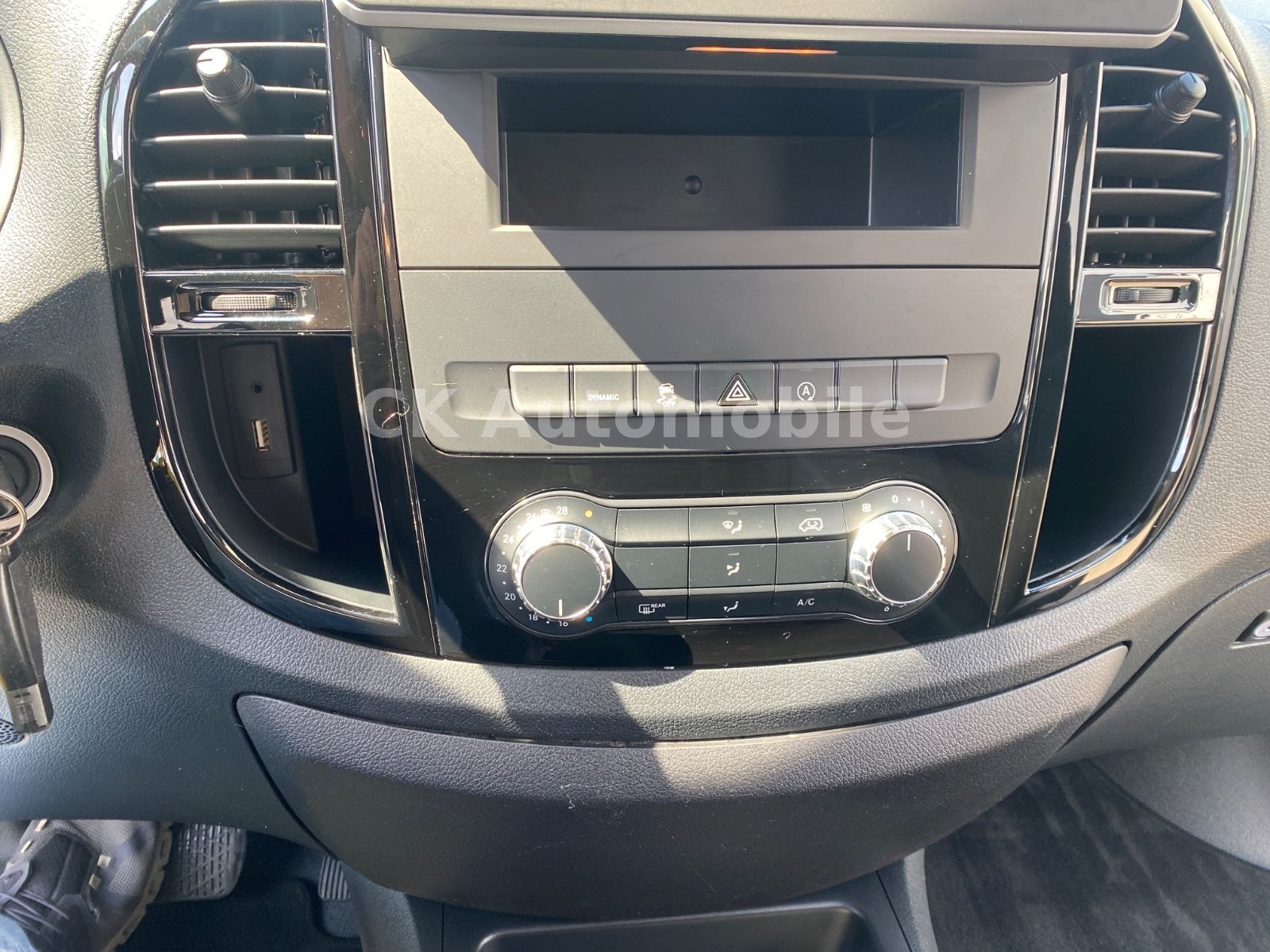 Fahrzeugabbildung Mercedes-Benz Vito Mixto 119 lang Autom./5 Sitze/Navi/LED/Kam