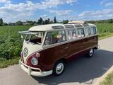 Volkswagen T1 Samba Oldtimer restauriert - rote Volkswagen T1