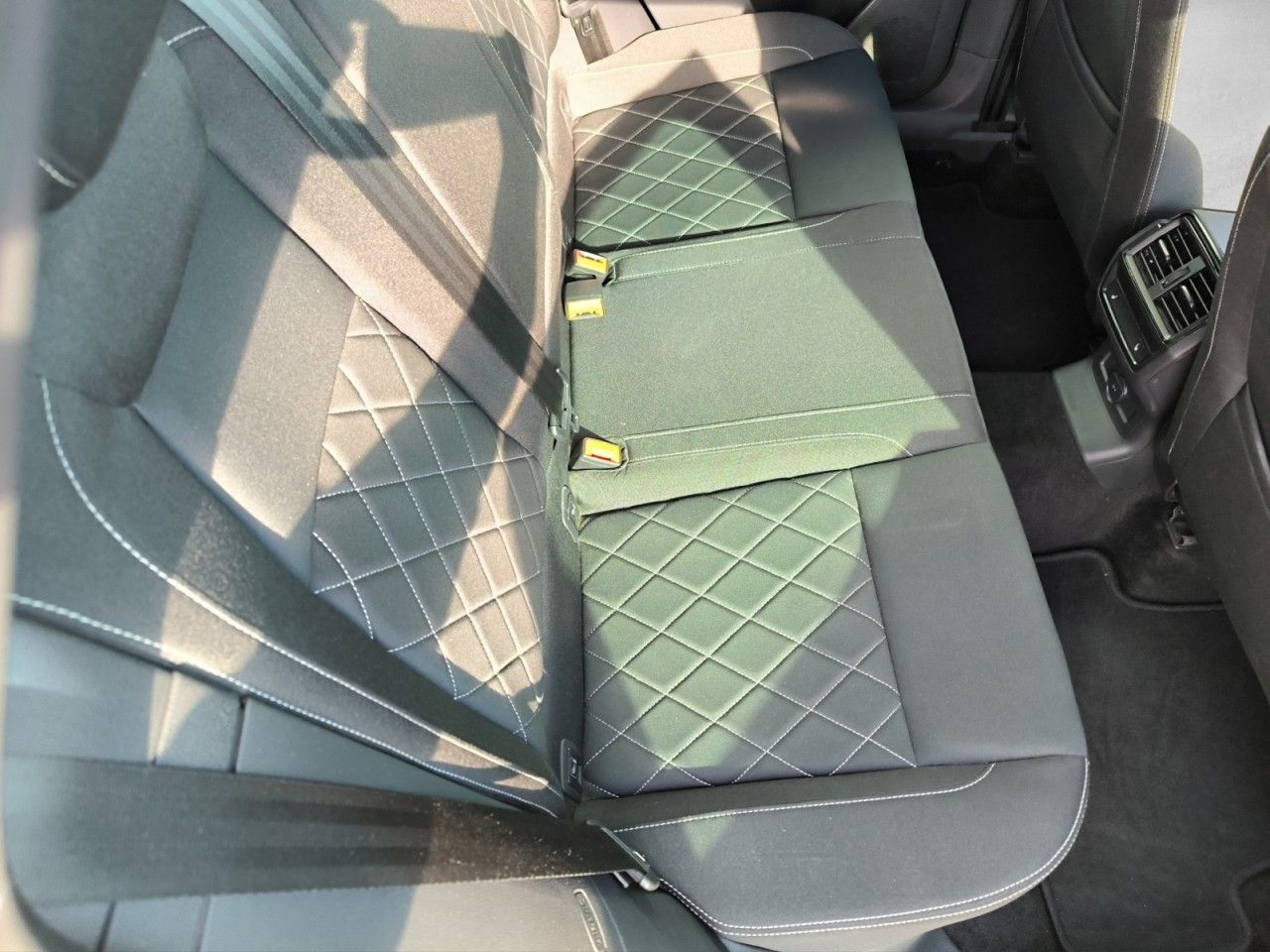 Fahrzeugabbildung SKODA Karoq Sportline 4x4 DSG,Navi,LED,SHZ