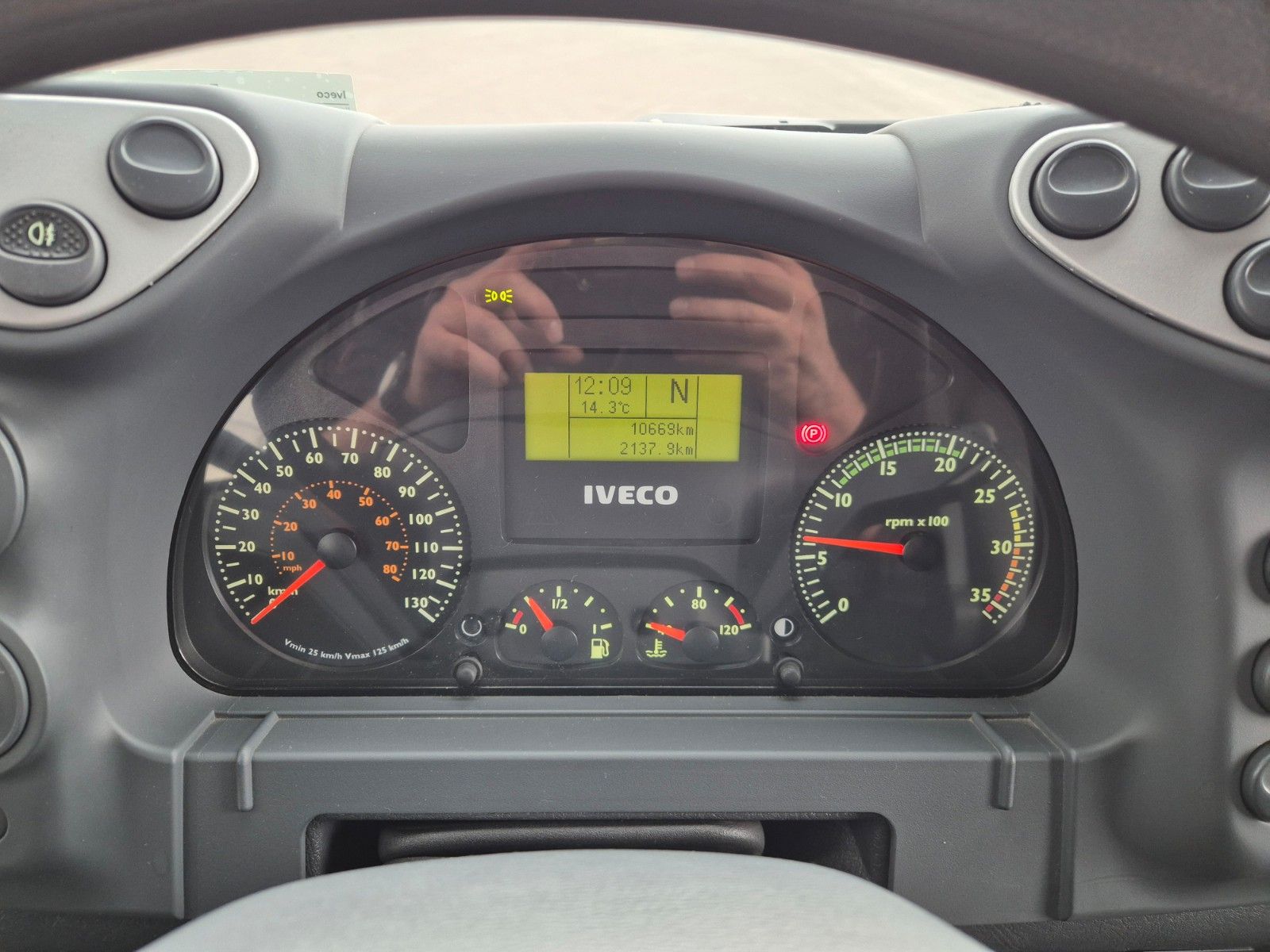 Fahrzeugabbildung Iveco Eurocargo ML100E22WM-BW 4x4 Pritsche L-Haus Bett