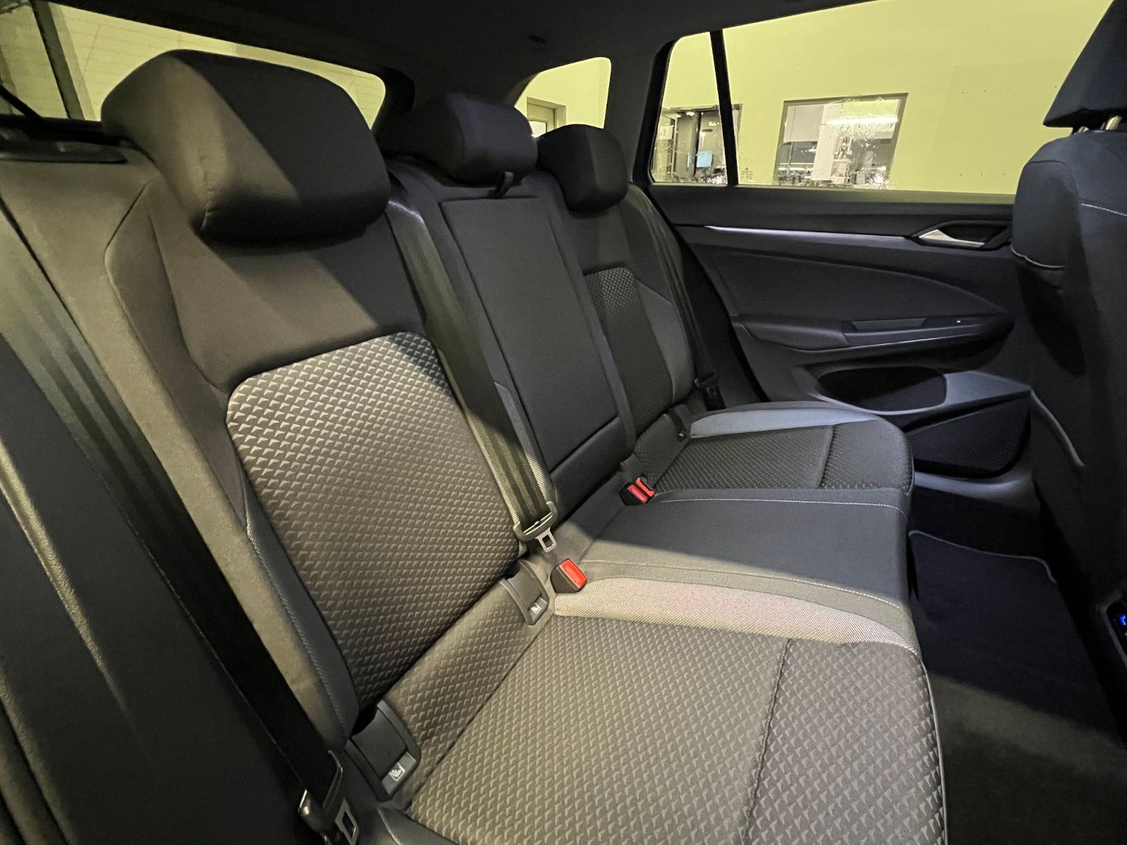 Fahrzeugabbildung Volkswagen Golf VIII Variant ACTIVE 1.5 eTSI DSG *AHK, LED,