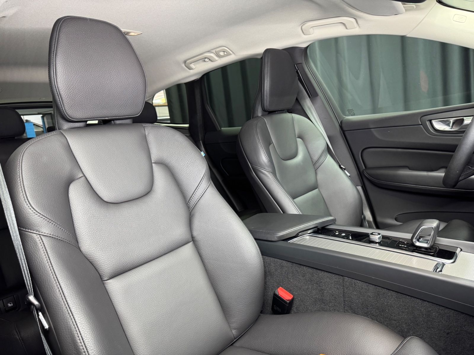 Fahrzeugabbildung Volvo XC 60 Plus Dark AWD |H/K|STDHZ|LED