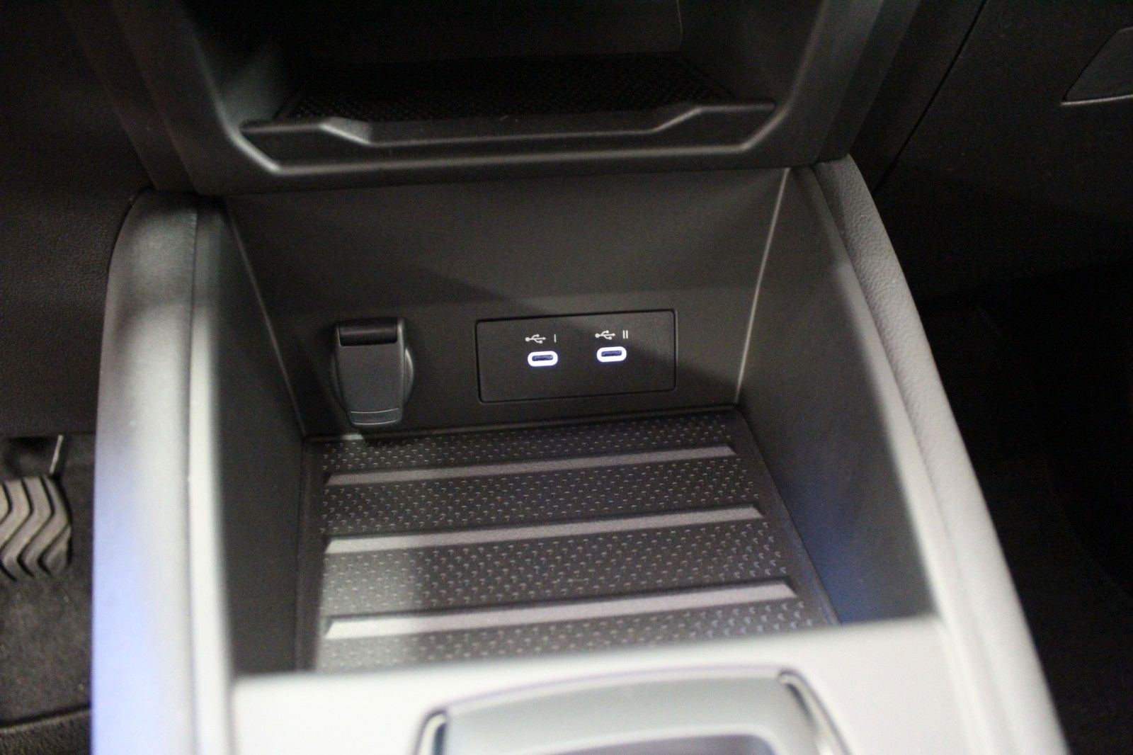 Fahrzeugabbildung Renault Captur Mild Hybrid 140 Techno *Navi* Sitzhzg*