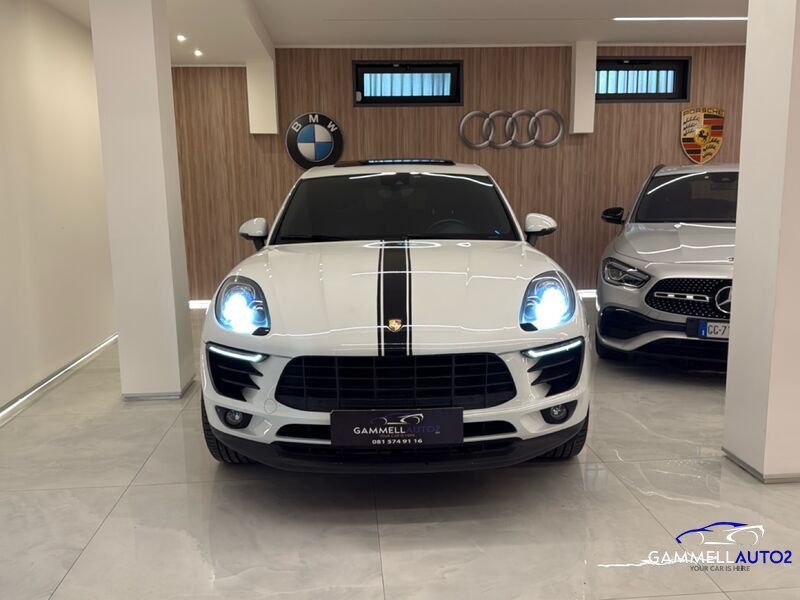 PORSCHE Macan