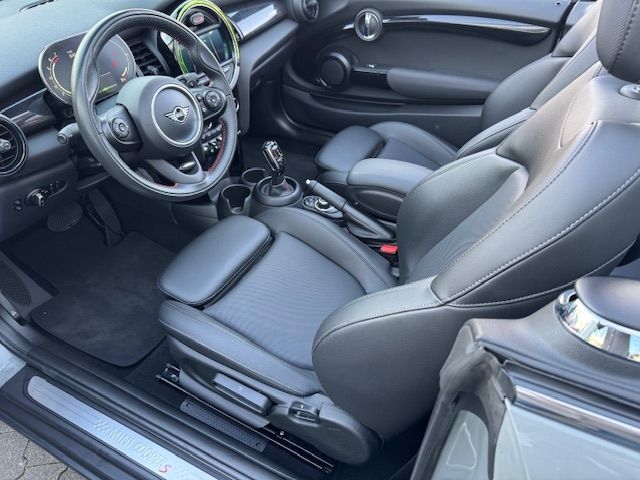 Fahrzeugabbildung MINI Cooper S Cabrio KLIMA LED NAVI ALU
