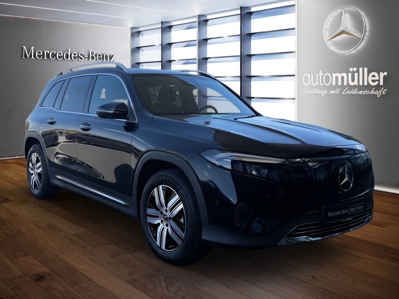 Fahrzeugabbildung Mercedes-Benz EQB 350 4M BONUS+AHK+PANO+360°+DISTR+WINTER+KEYL