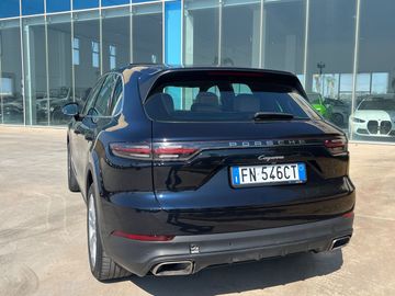 Porsche Cayenne - 4