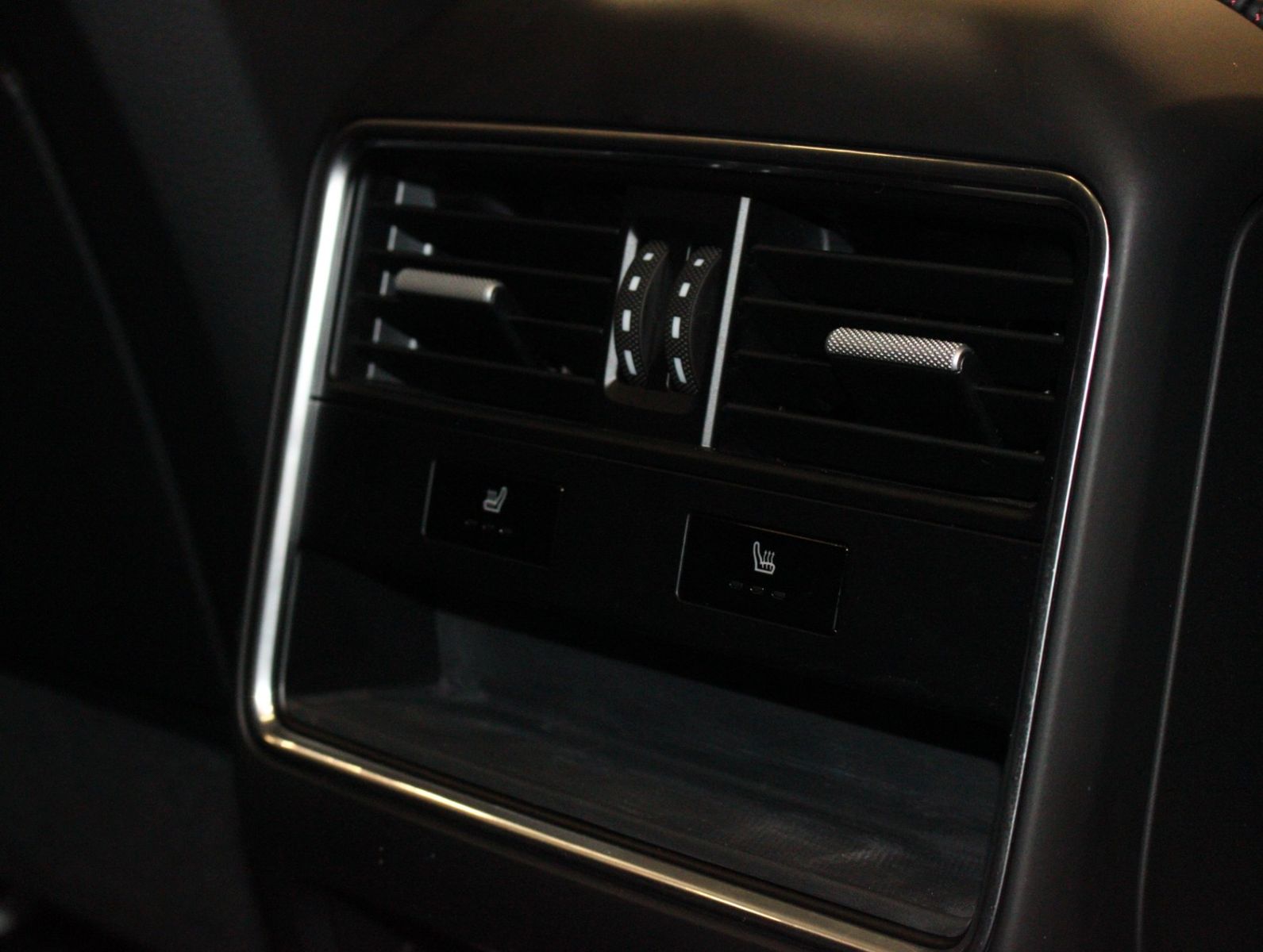 Fahrzeugabbildung Porsche Cayenne Turbo Sport Chrono*Sport Design*VOLL