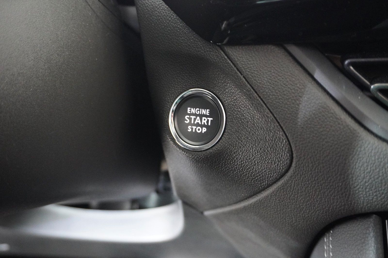 Fahrzeugabbildung Opel Grandland (X) 1.6T GSe HYBRID 4X4 NAVI/LED/SPORT