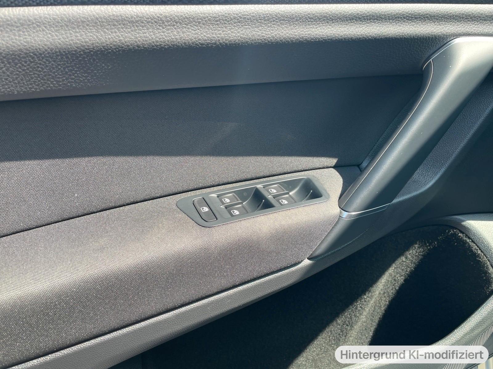 Volkswagen Golf UNITED 131PS (*Navi*PDC*Sitzh.*), миниатюра 13