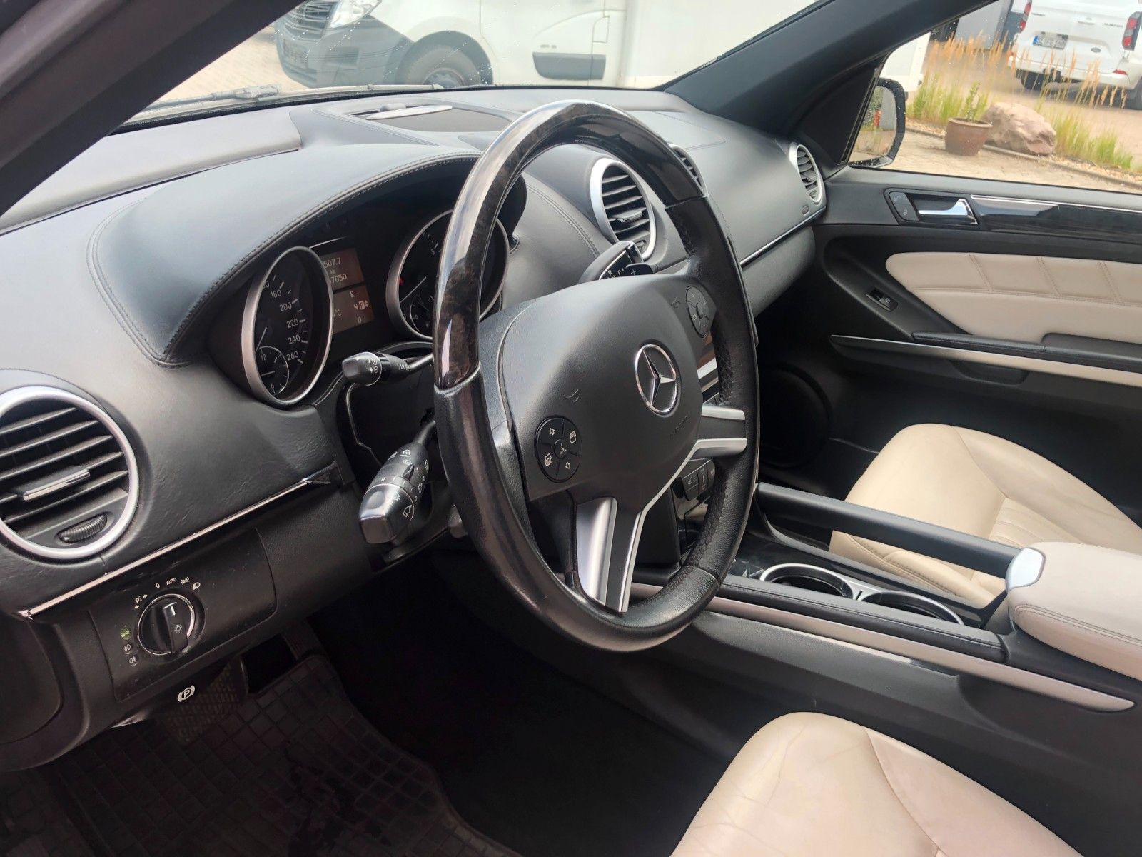 Fahrzeugabbildung Mercedes-Benz ML 350 AMG  4Matic