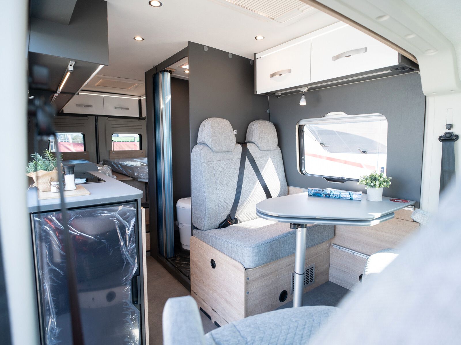 Fahrzeugabbildung Dethleffs Globetrail 640 EK Fiat Heckauszug/Rahmenfenster