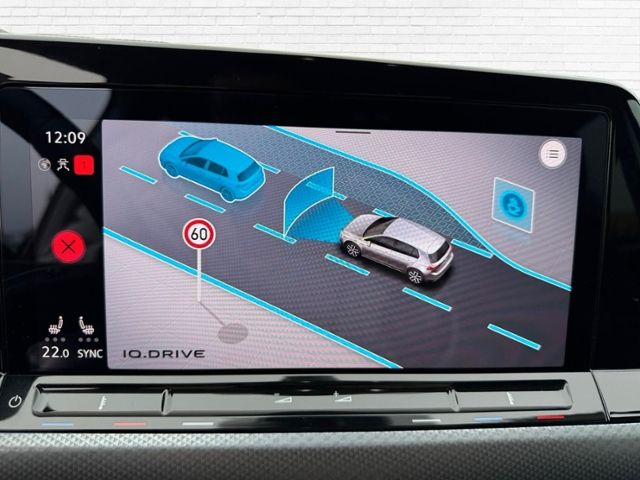 Fahrzeugabbildung Volkswagen Golf VIII ACTIVE 1.5 eTSI DSG - MTRX*HUD*Navi!!!