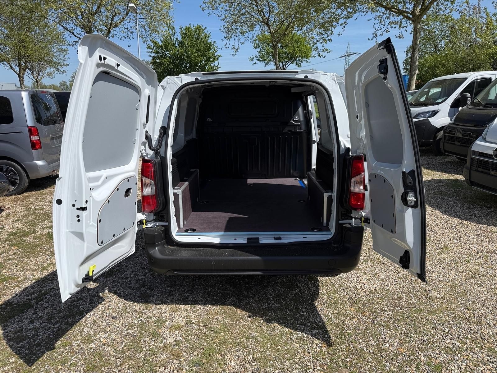 Fahrzeugabbildung Fiat Doblo XL Kastenwagen 130 MT6