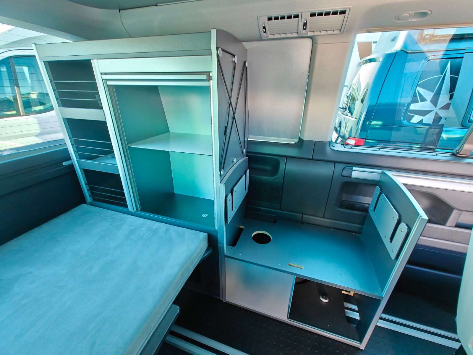 Fahrzeugabbildung Volkswagen T6 California Beach - Automatik + Schlafdach -