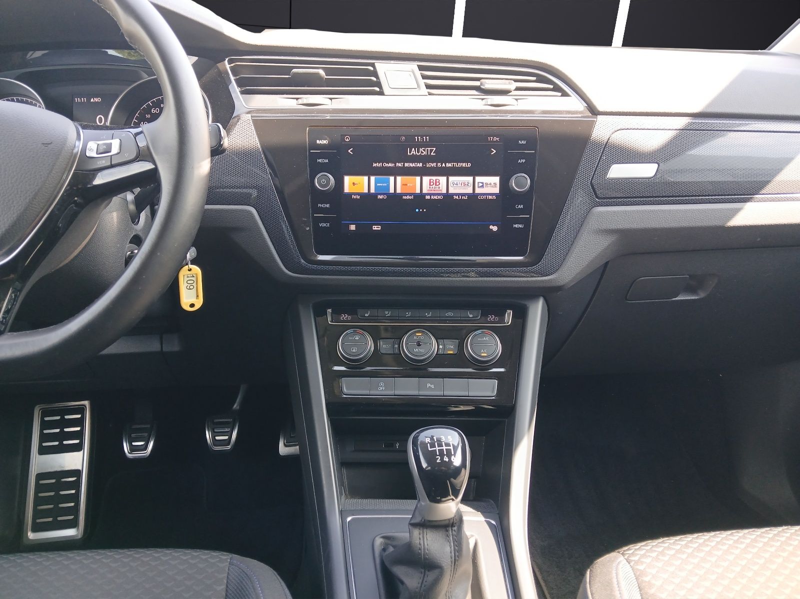 Fahrzeugabbildung Volkswagen Touran TSI United 7-Si Navi PDC SH LM