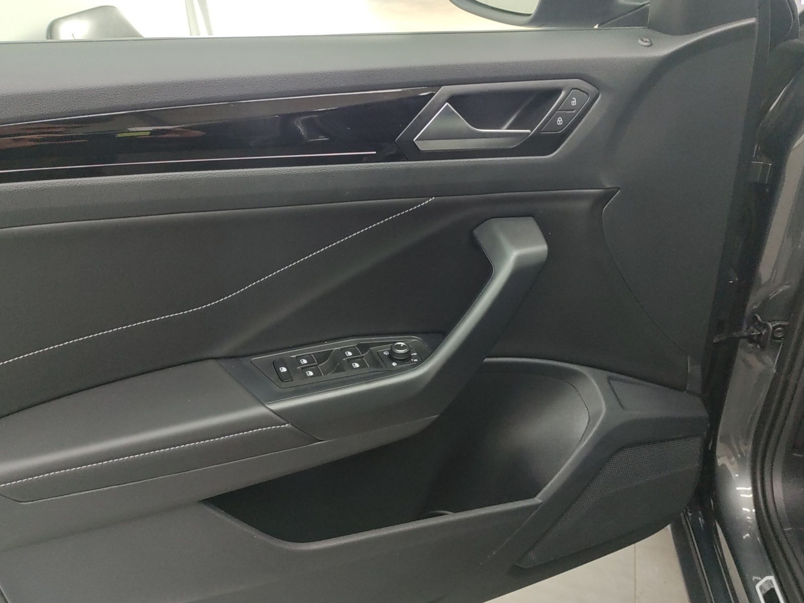 Volkswagen T-Roc - Bild 8