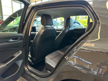MYAUTOCENTER – Gebraucht- und Jahreswagen mit Werkstattservice in Pfaffenhofen Volkswagen Golf VIII *Keyless*Totwinkel*ACC*PDC*LED*VOLL
