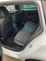 Skoda Octavia 2.0 TSI DSG 4x4 Style Combi Style - Skoda Octavia mit Benzin-Antrieb: Allradantrieb, Kombi, 2.0