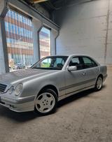 Mercedes-Benz Mercedes E270 - gebrauchte Mercedes-Benz E 270 aus dem Jahr 2001