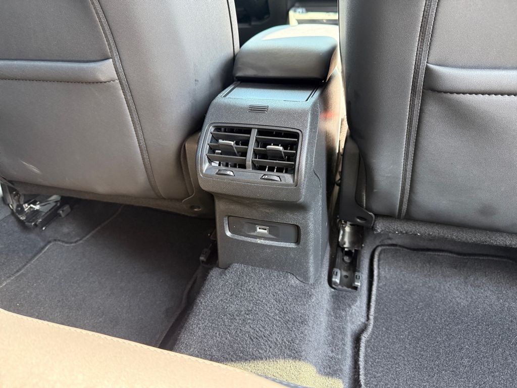 Fahrzeugabbildung Citroën C4 PureTech 130 Stop&Start EAT8 MAX*Alcantara