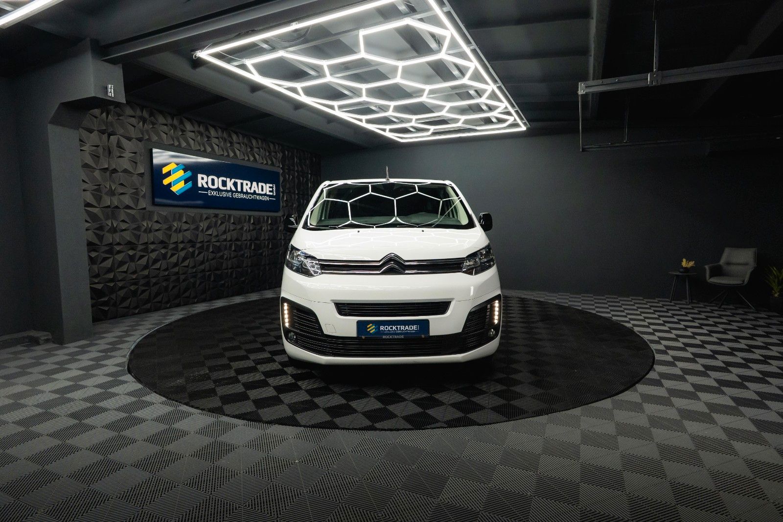 Fahrzeugabbildung Citroën Jumpy Kasten Club M Automatik *Regalsystem*360°*
