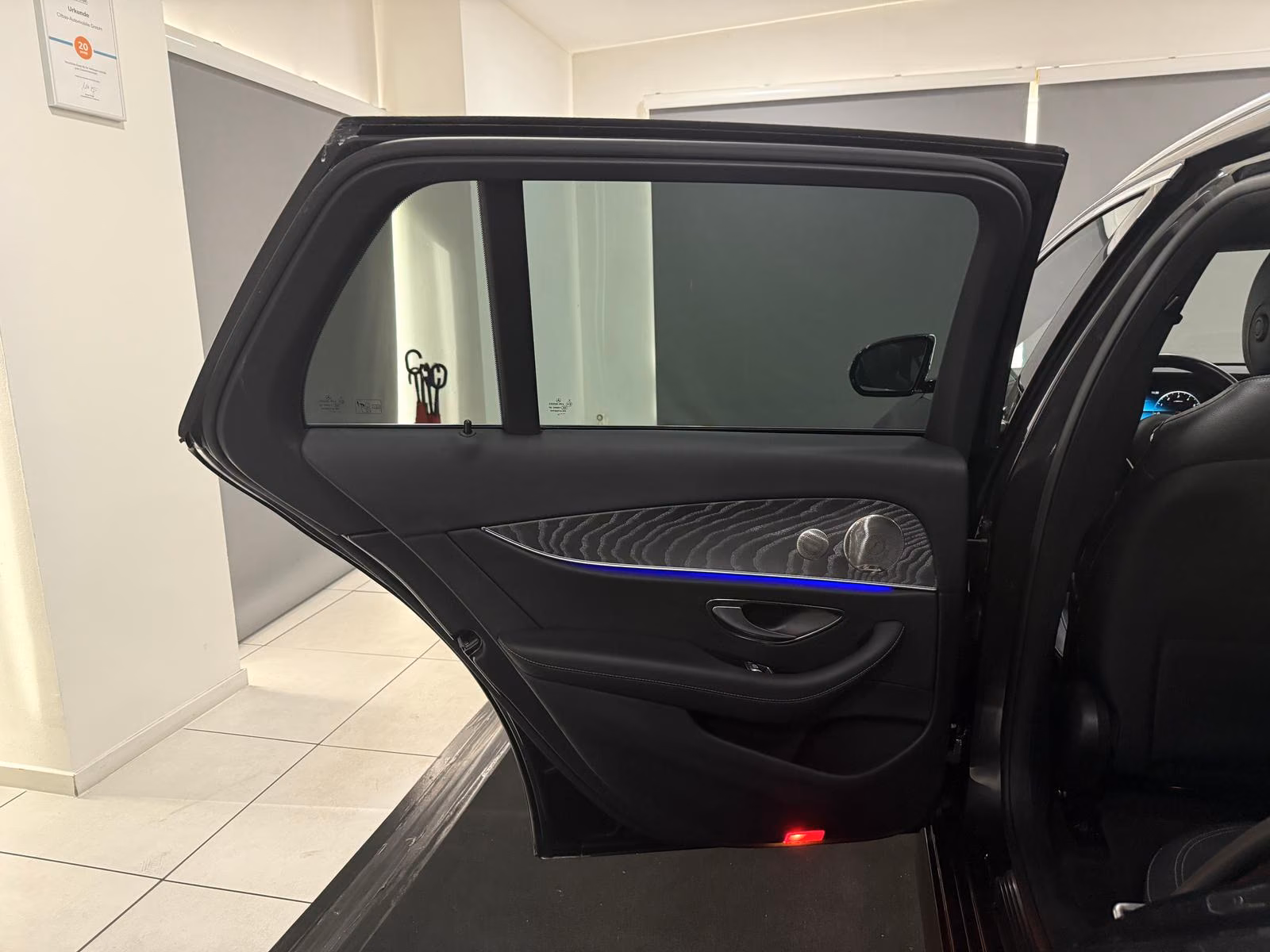 Mercedes-Benz E 300 de T 9G AMG-LINE*PANO*360*DISTR*AMBI*AHK*