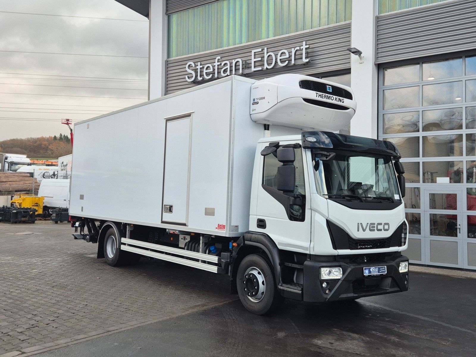 Fahrzeugabbildung Iveco Eurocargo ML160E28 ThermoKing R1200R LBW Tür AHK