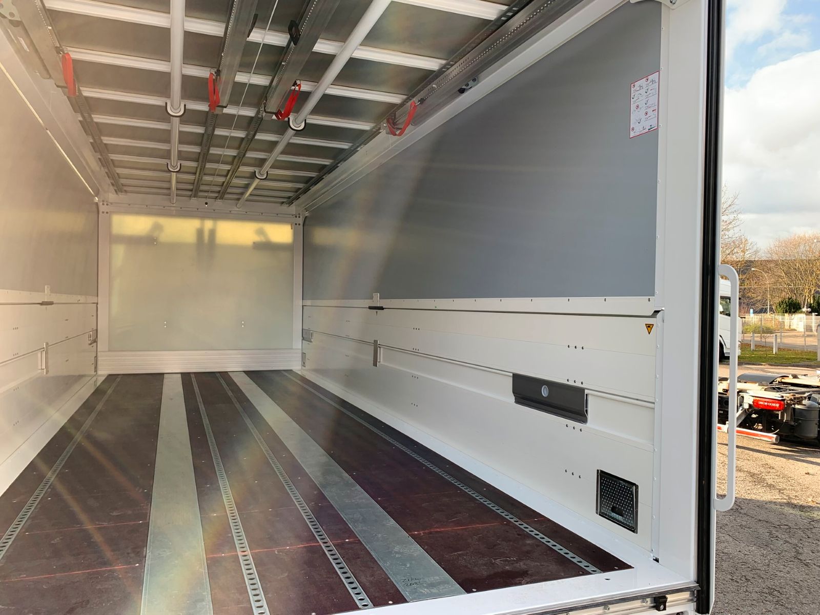 Fahrzeugabbildung DAF FA XD 370 zikun Swing-Board-Aufbau