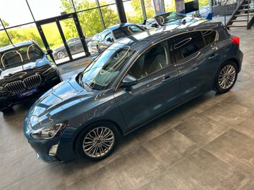 Ford Focus Lim. Titanium *Navi*AHK*LED*