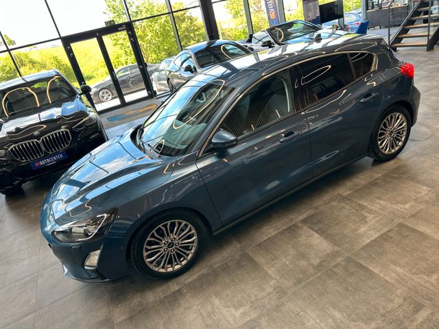 Ford Focus Lim. Titanium *Navi*AHK*LED*