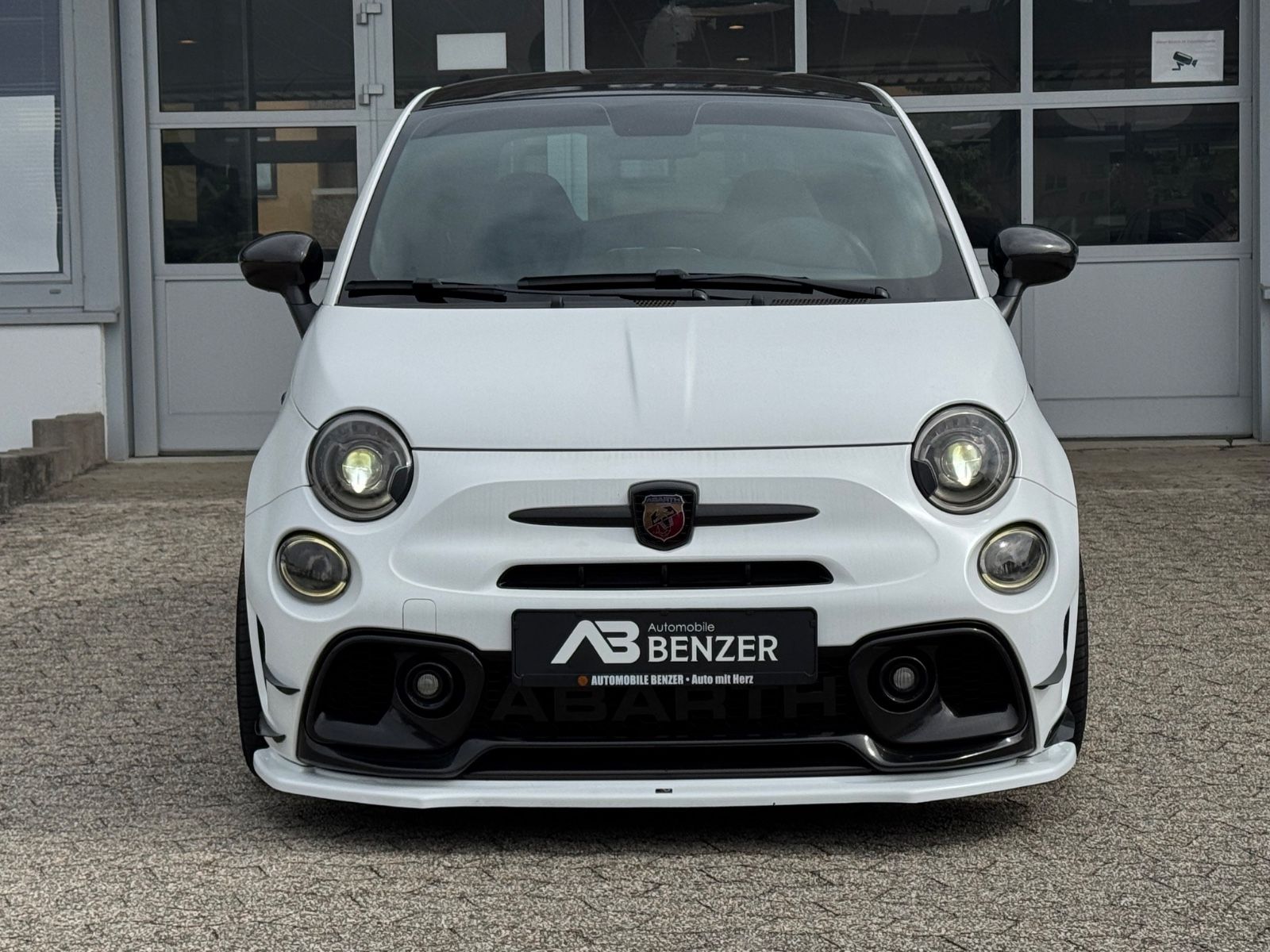 Fahrzeugabbildung Abarth 595 esseesse/CARBON/Akrapovic/MATT/Maxton-Design