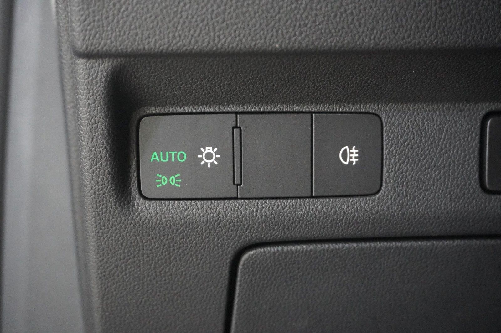 Fahrzeugabbildung SKODA Enyaq 50 IV LOFT NAVI/LED/SHZ/VIRTU./PDC/DAB+