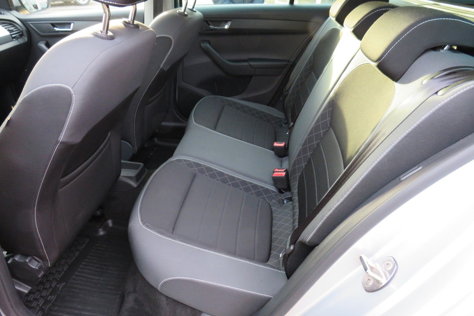 Fahrzeugabbildung SKODA Fabia Combi Ambition KLIMA SITZH. GRA PDC APP-C.