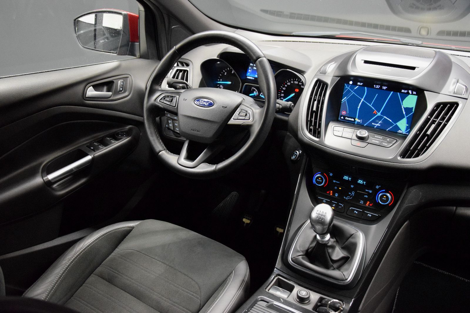 Fahrzeugabbildung Ford Kuga ST-Line Tempomat Kamera PDC Bi-Xenon el.Hkl